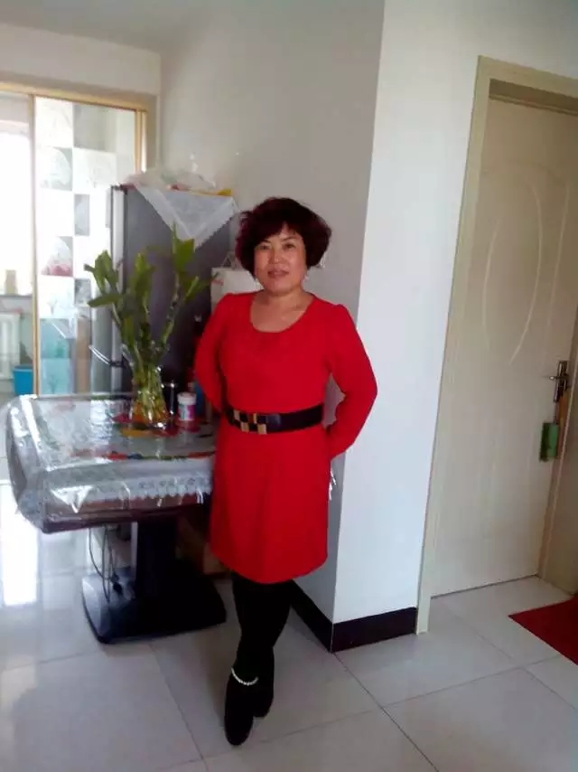 小区单干的大胸少妇